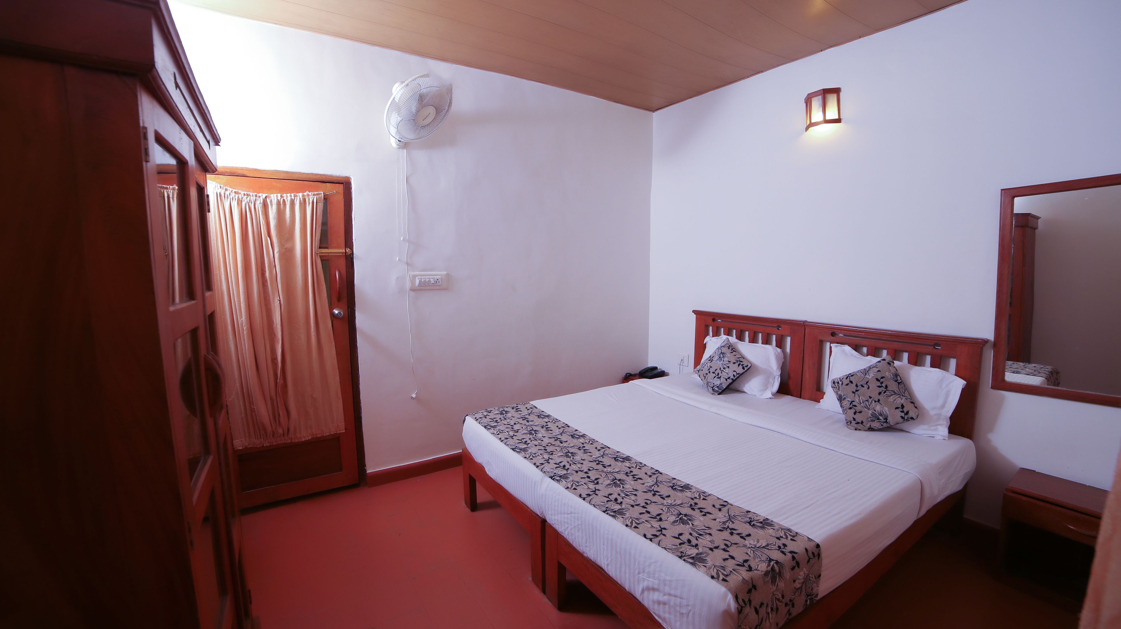 in-room safe, free wifi