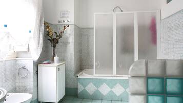 Doppelzimmer, eigenes Bad | Badezimmer