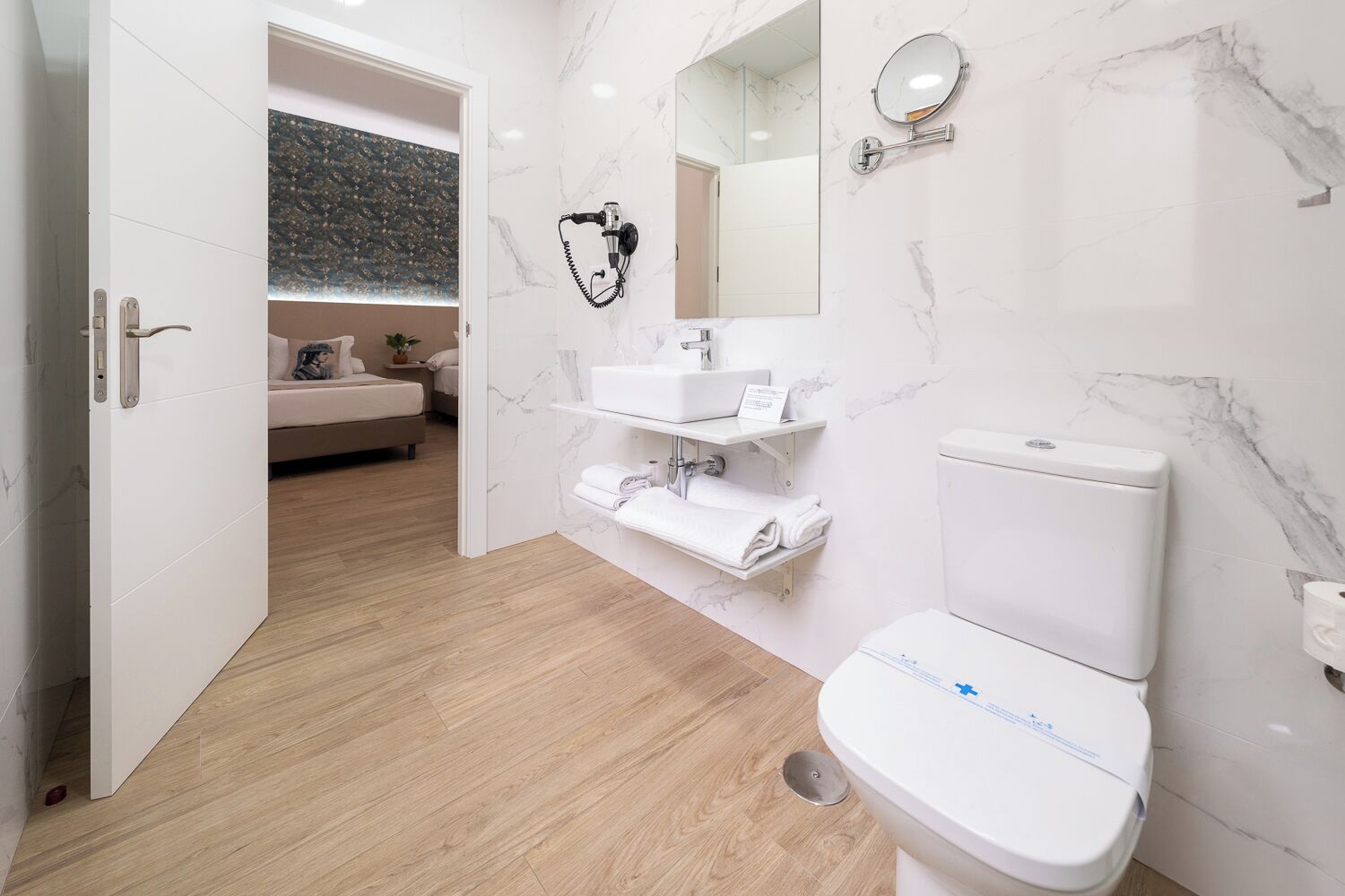 double room, 2 single beds | bathroom | jetted bath, free toiletries, hair dryer, bidet