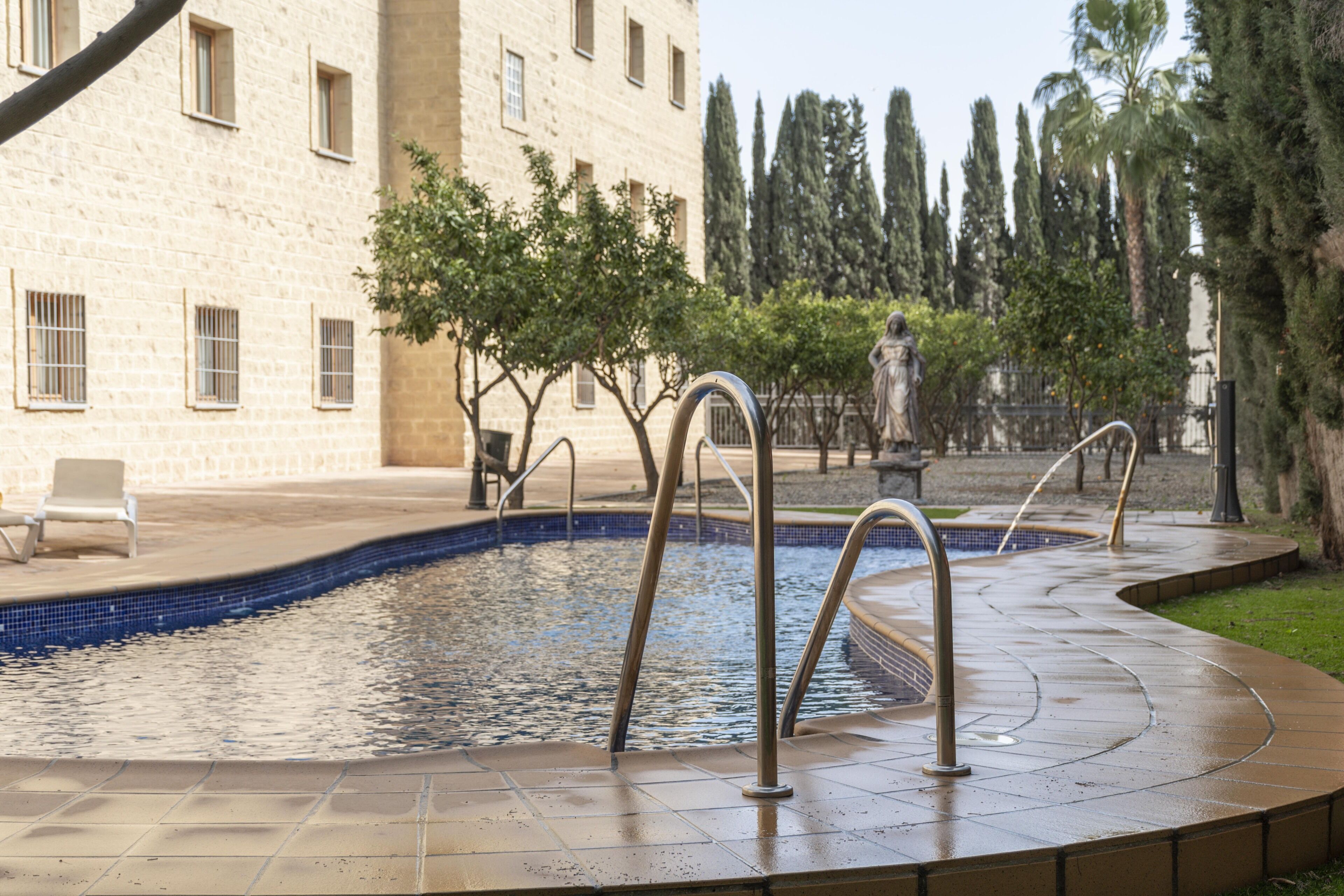 outdoor pool, open 10:00 am to 9:00 pm, pool umbrellas, pool loungers