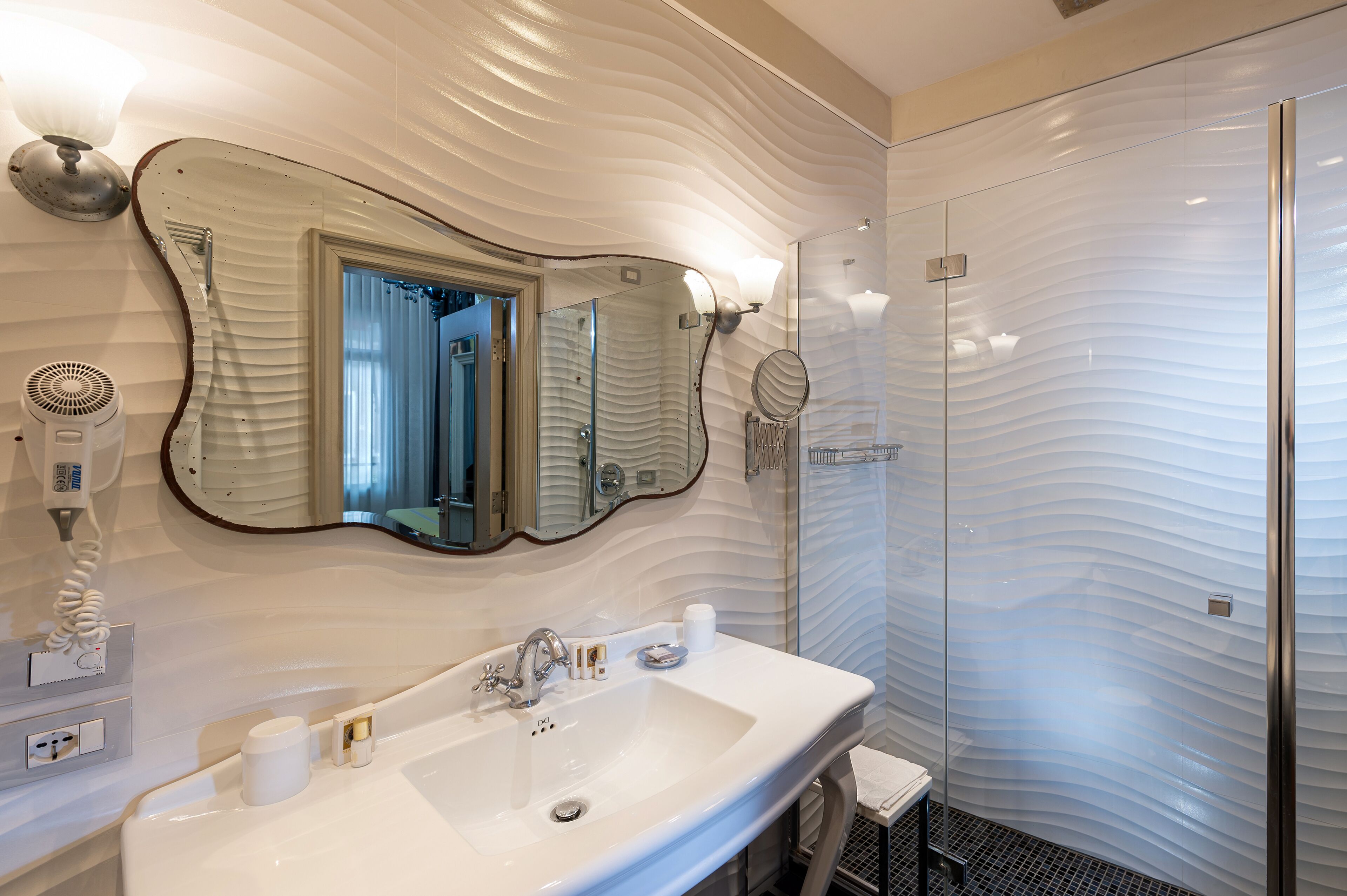 suite, canal view | bathroom | free toiletries, bathrobes, slippers, bidet