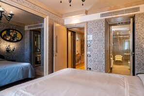 Superior Room | Bathroom | Free toiletries, bathrobes, slippers, bidet
