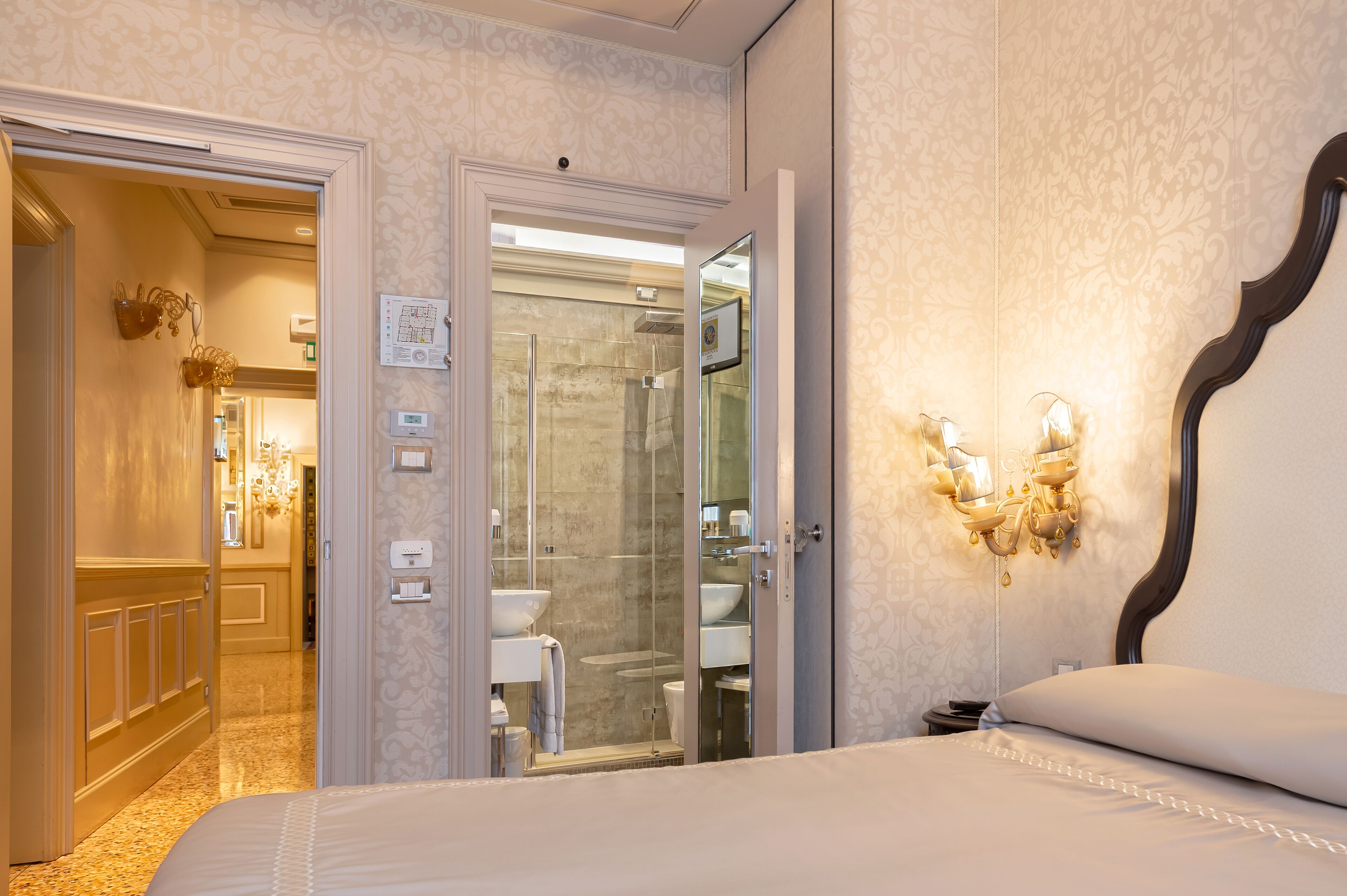 superior room | bathroom | free toiletries, bathrobes, slippers, bidet