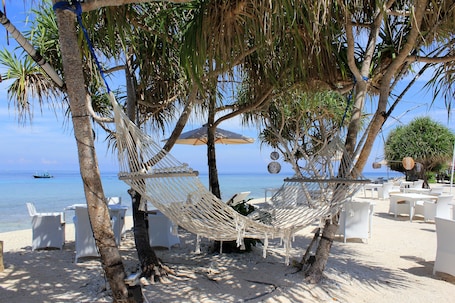 Breakfast, lunch, dinner served; international cuisine, beach views