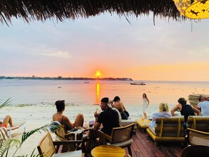 Cocktail bar, beach views, open daily - MAHAMAYA Gili Meno (Gili Meno)