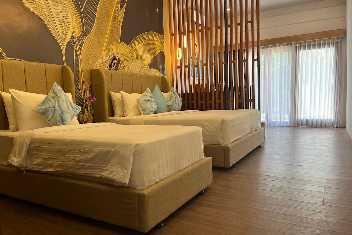 triple suite, 1 bedroom | premium bedding, minibar, in-room safe, blackout curtains