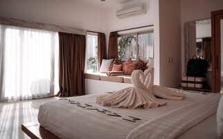 Ropa de cama de alta calidad y minibar 