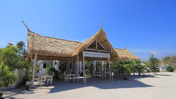 Daily cooked-to-order breakfast (IDR 150000 per person)