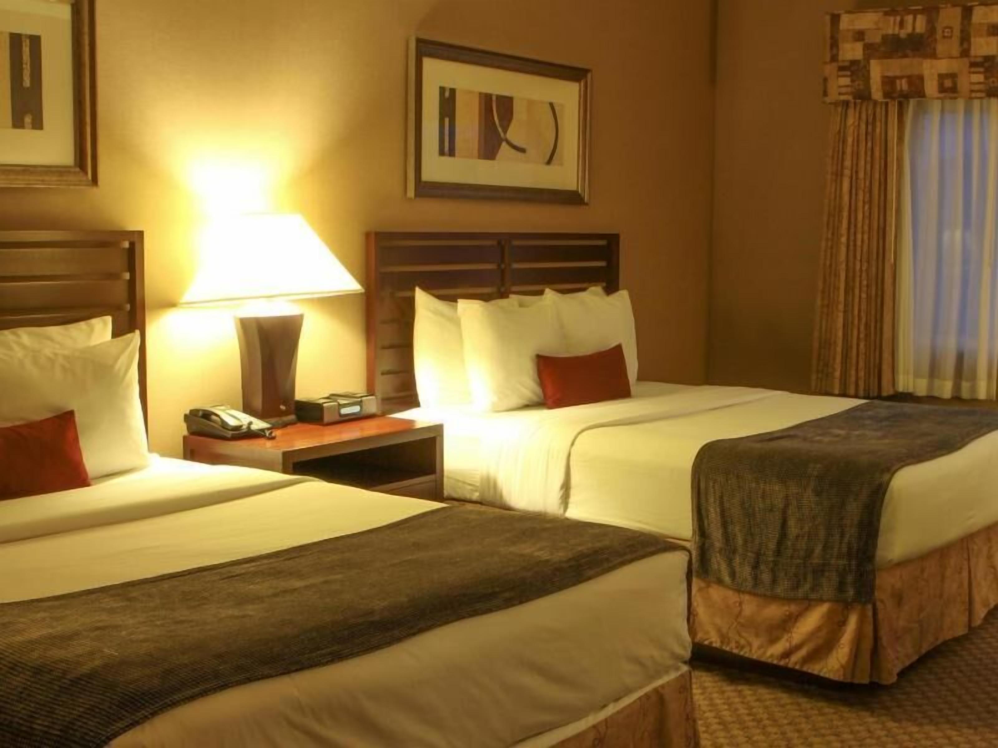 Premium bedding, in-room safe, desk, laptop workspace