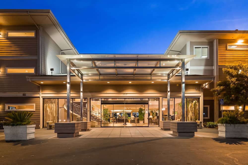 Best Western Plus Bayside Hotel