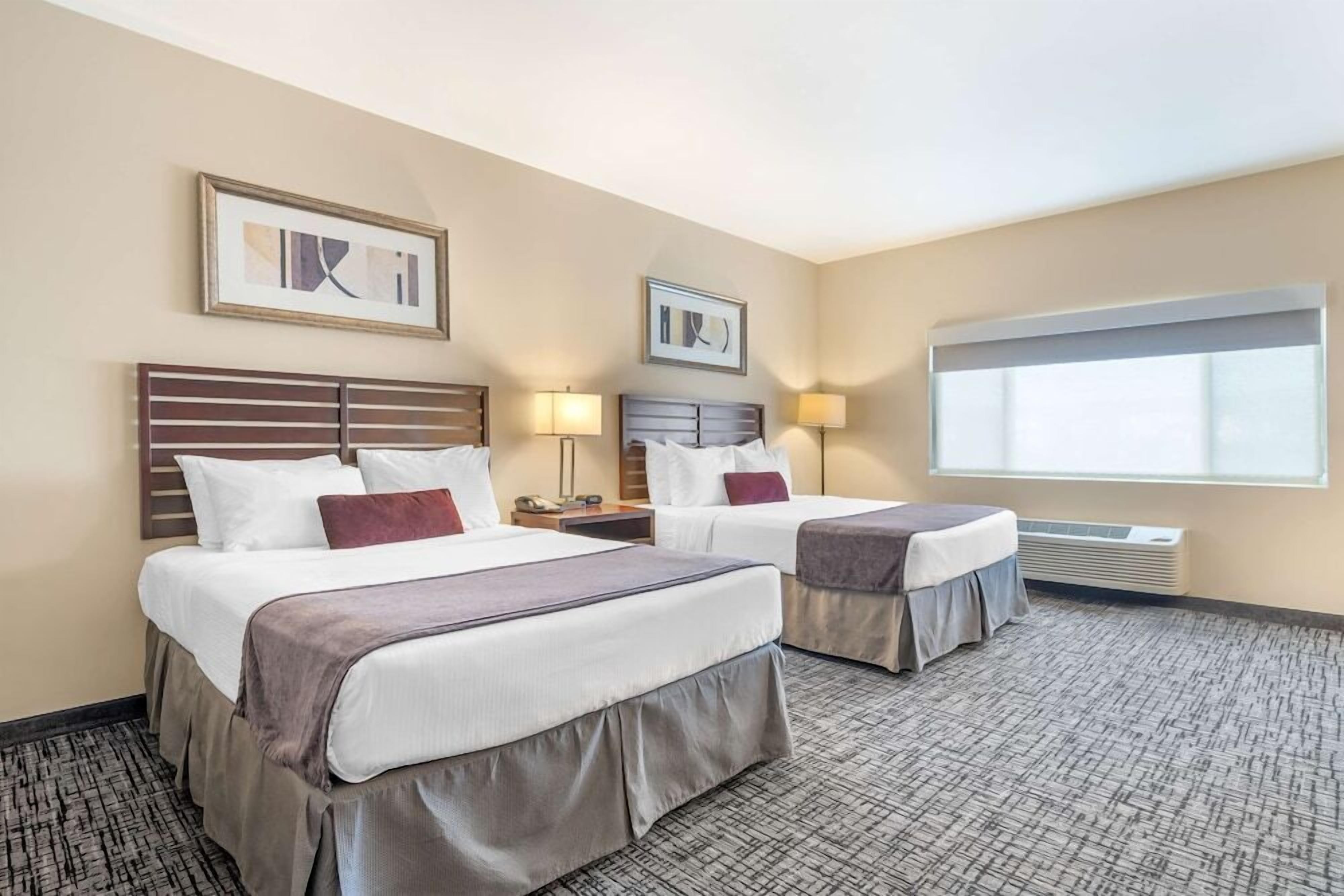 Premium bedding, in-room safe, desk, laptop workspace