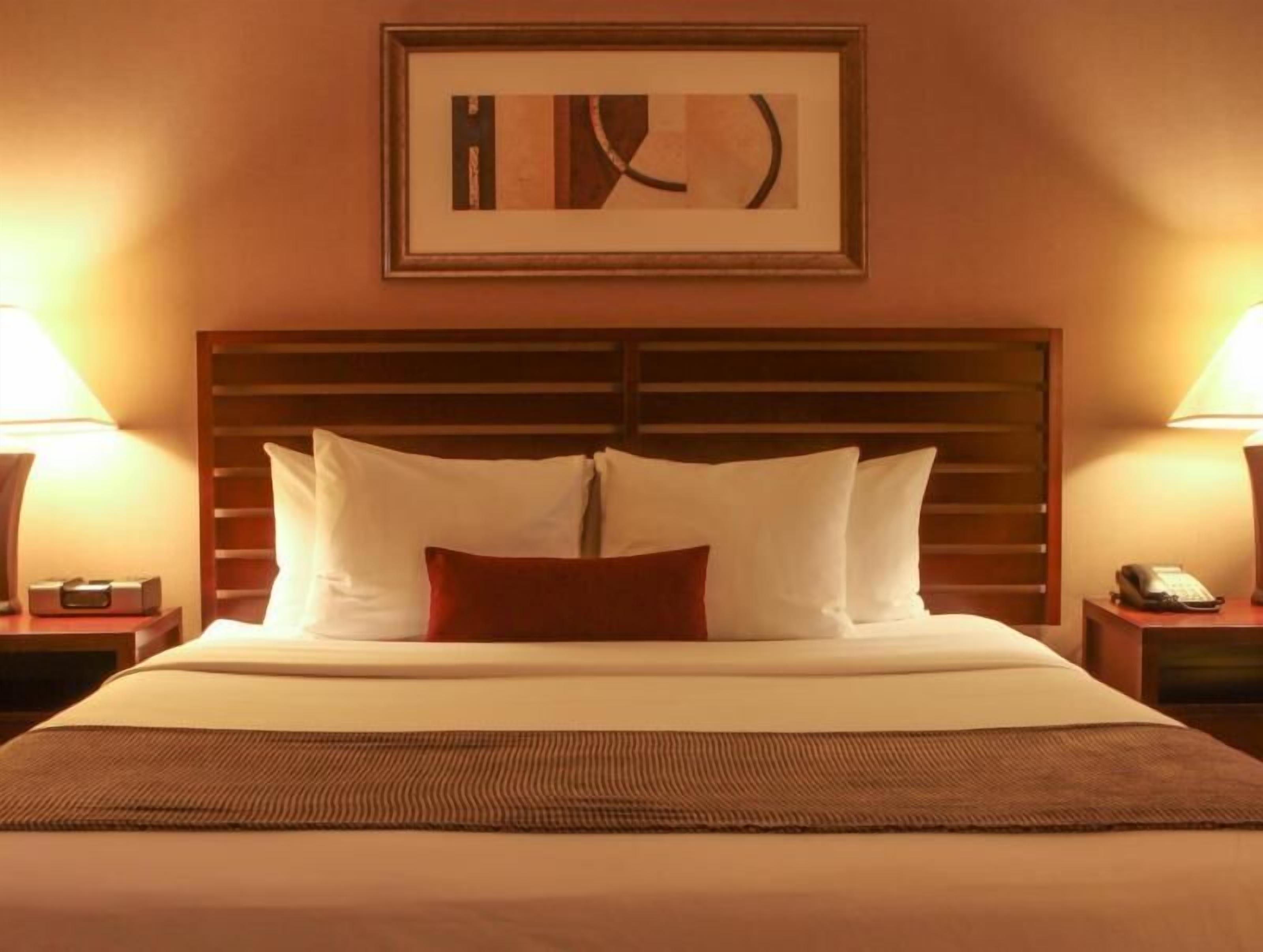Premium bedding, in-room safe, desk, laptop workspace