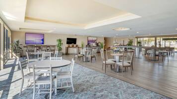 Café da manhã com buffet grátis todos os dias