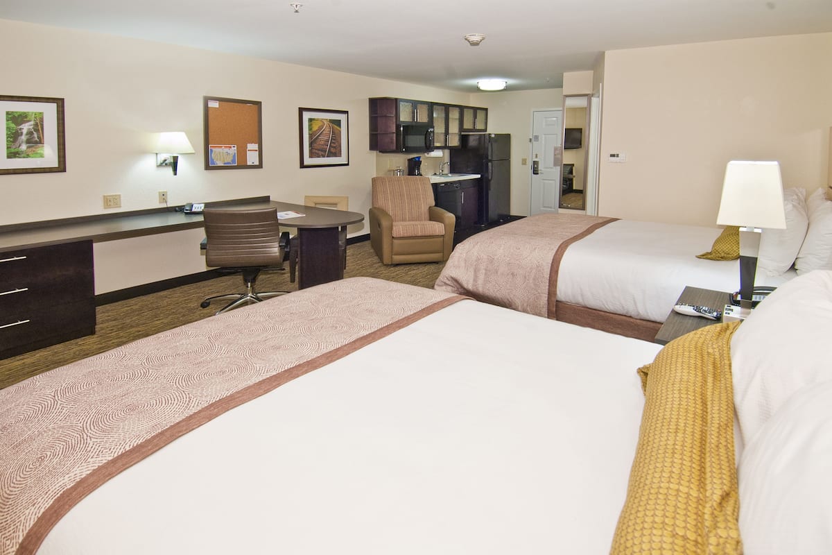 In-room safe, desk, iron/ironing board, rollaway beds (surcharge)