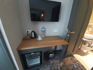 Sängtillbehör av högsta kvalitet och värdeförvaringsskåp på rummet