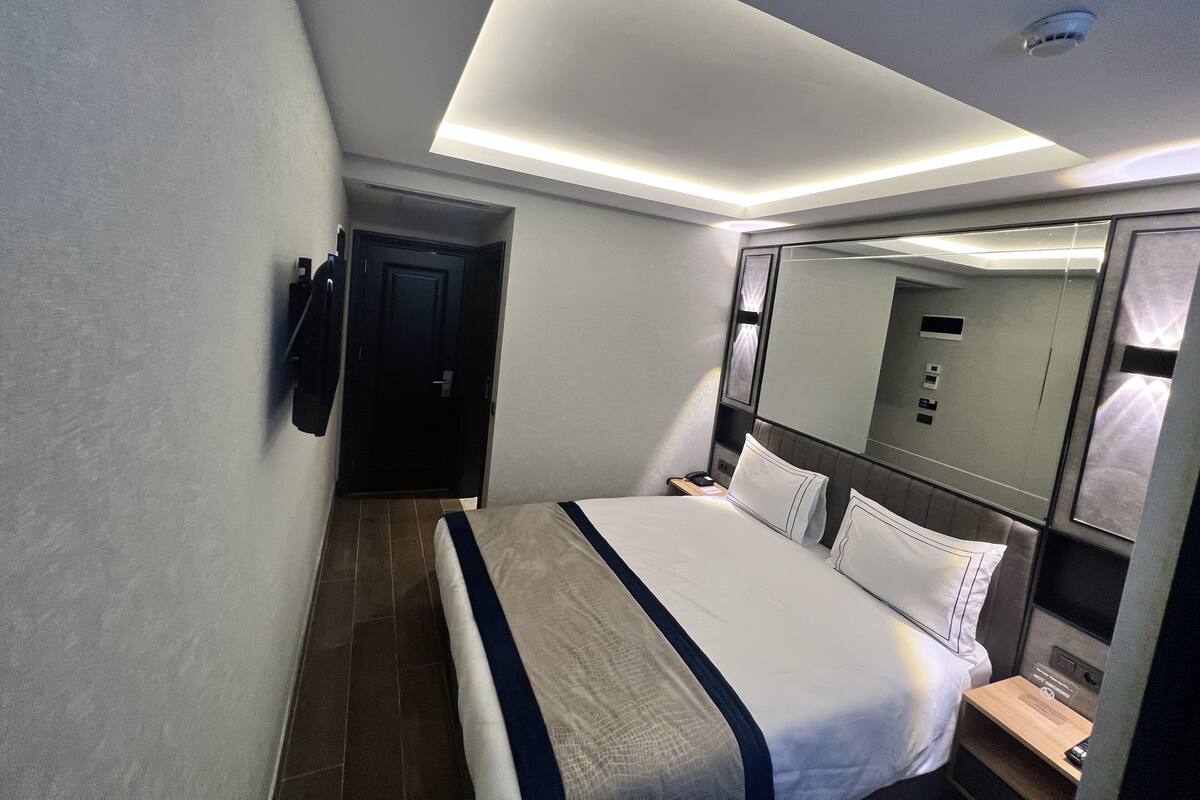 Economy Room