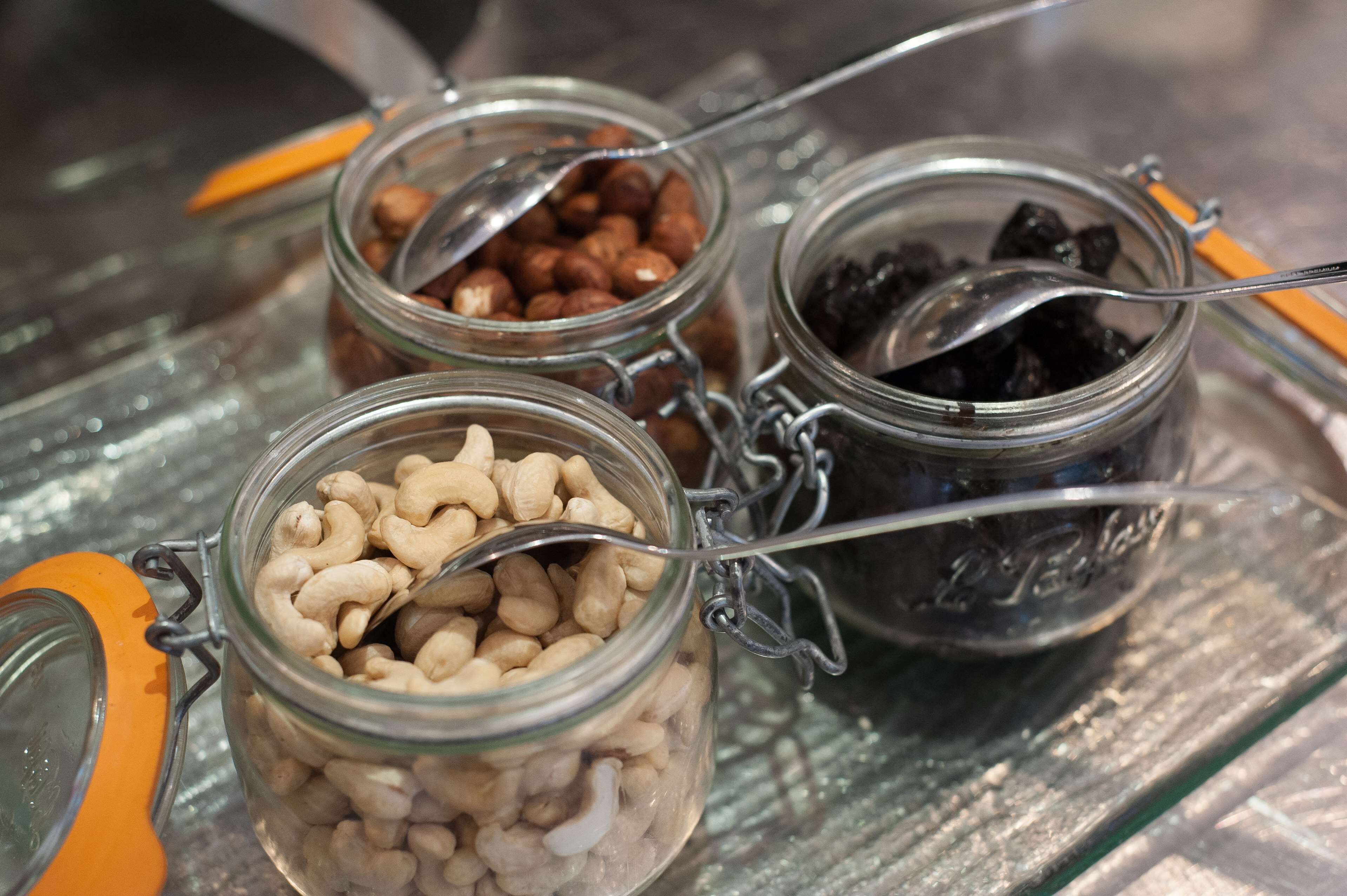 breakfast, lunch, dinner served; international cuisine