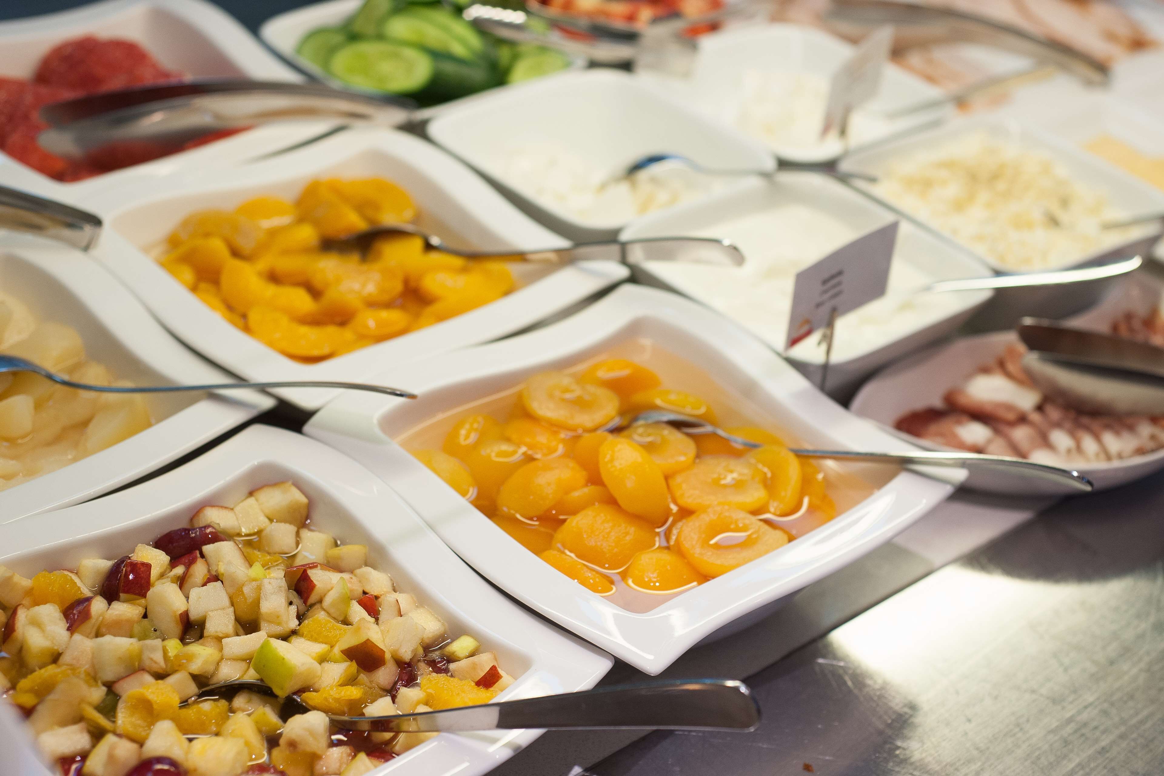 breakfast, lunch, dinner served; international cuisine