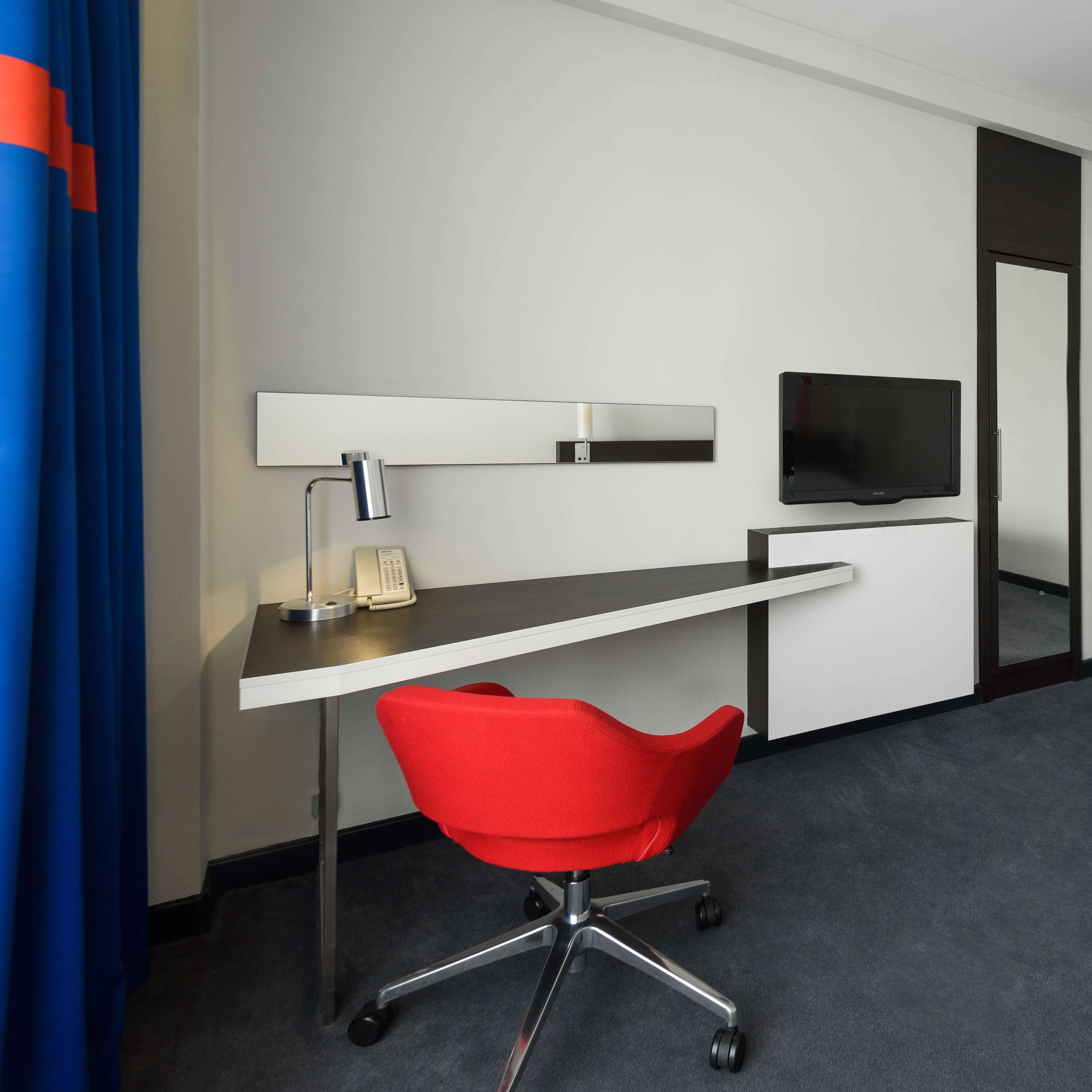 superior room (high floor) | in-room safe, desk, laptop workspace, soundproofing