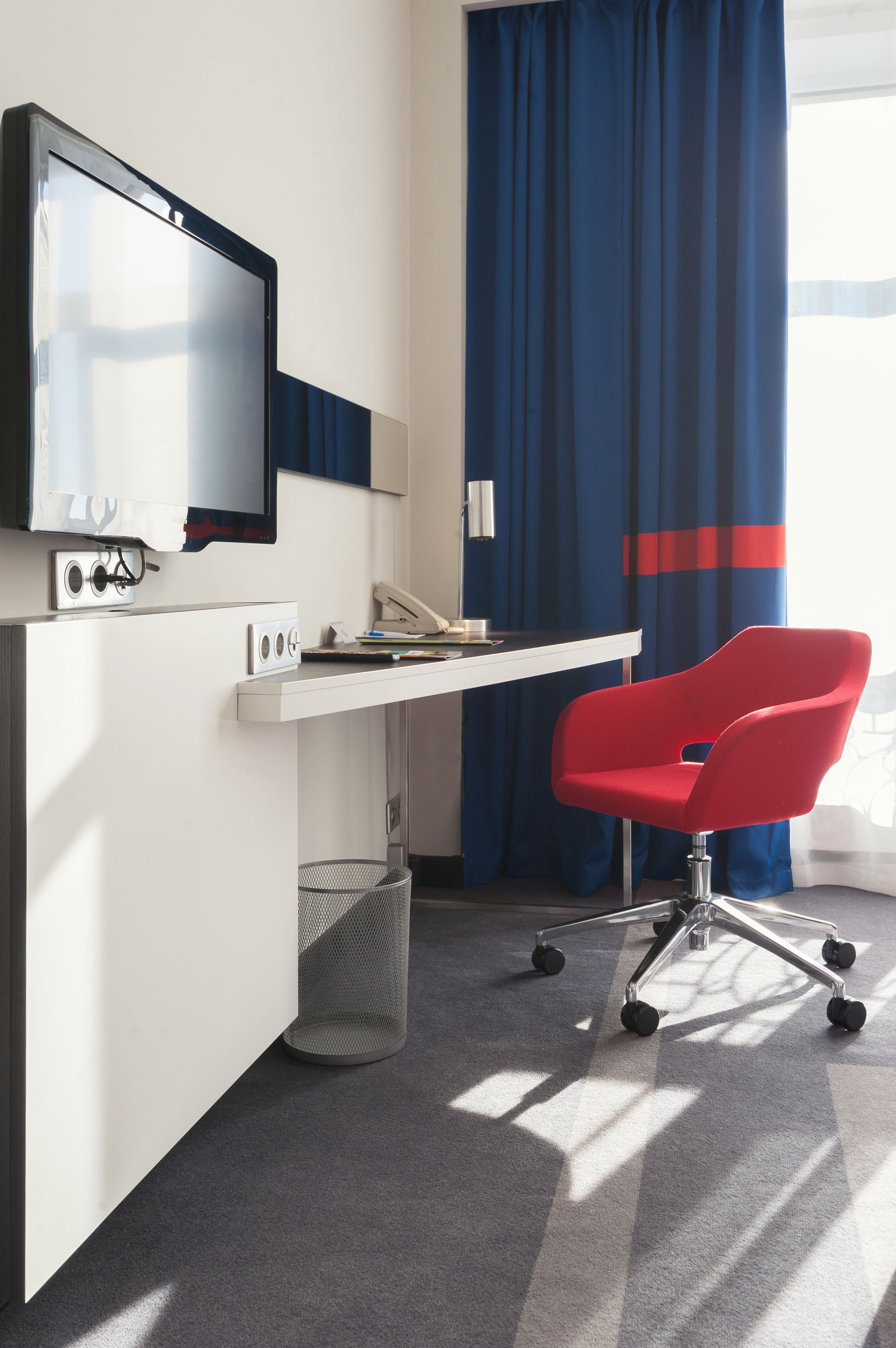 in-room safe, desk, laptop workspace, soundproofing