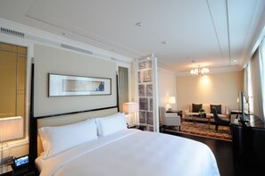 Grand Room, 1 King Bed, Garden View (Premium) | Premium bedding, down comforters, free minibar items, in-room safe