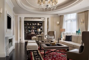 Ropa de cama de alta calidad, cubrecamas y artículos del minibar gratis 