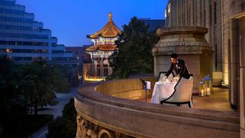 Suite, 1 King Bed, Balcony, Garden View (Chang an) | Premium bedding, down duvets, free minibar items, in-room safe