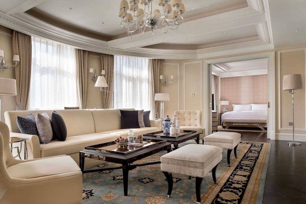 Suite, 1 King Bed, Garden View (Opera)