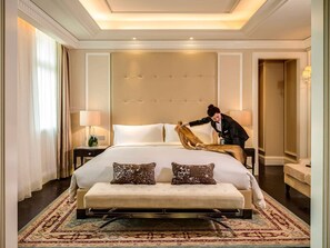 1 bedroom, premium bedding, down comforters, free minibar items