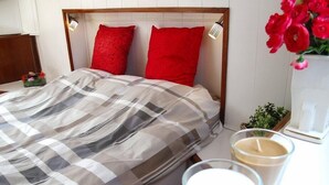 Cabin, 2 Bedrooms, River View | 1 bedroom, premium bedding, down duvets, in-room safe - Boathotel-Rotterdam (Rotterdam)