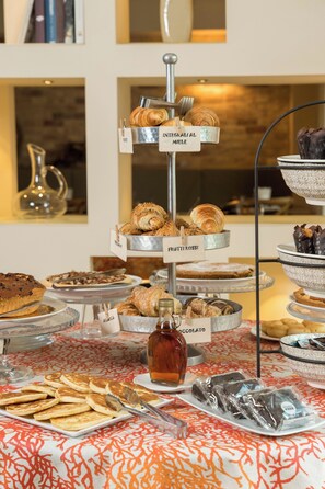 Free daily continental breakfast 