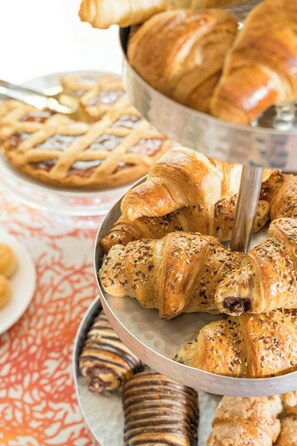 Free daily continental breakfast