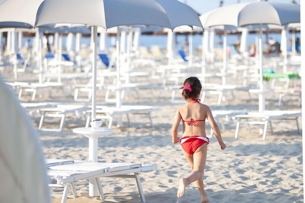 Plage privée à proximité, chaise longue, parasol, serviettes de plage