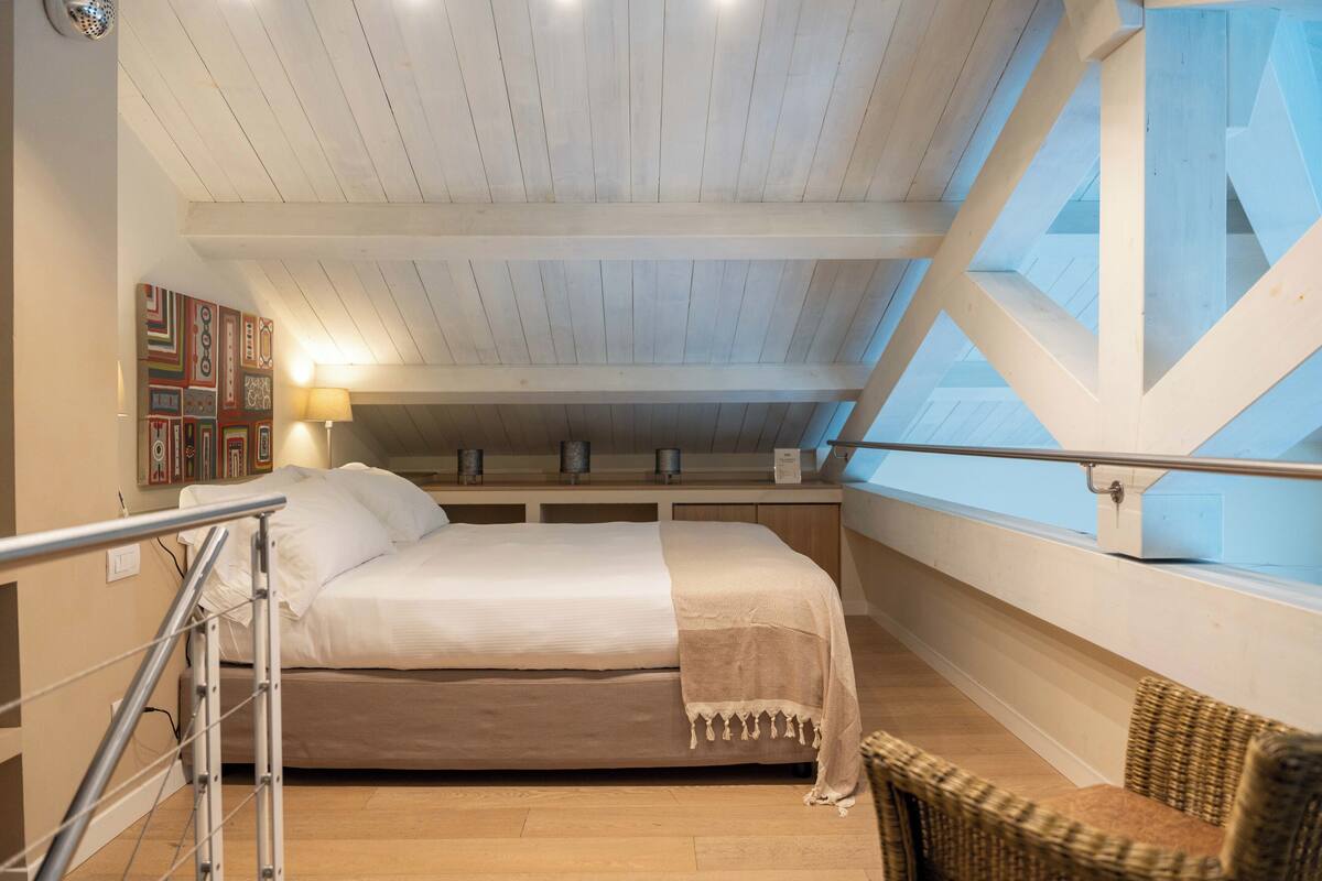 cottage | down duvets, minibar, in-room safe, desk