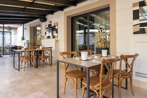 Desayuno continental incluido todos los días 