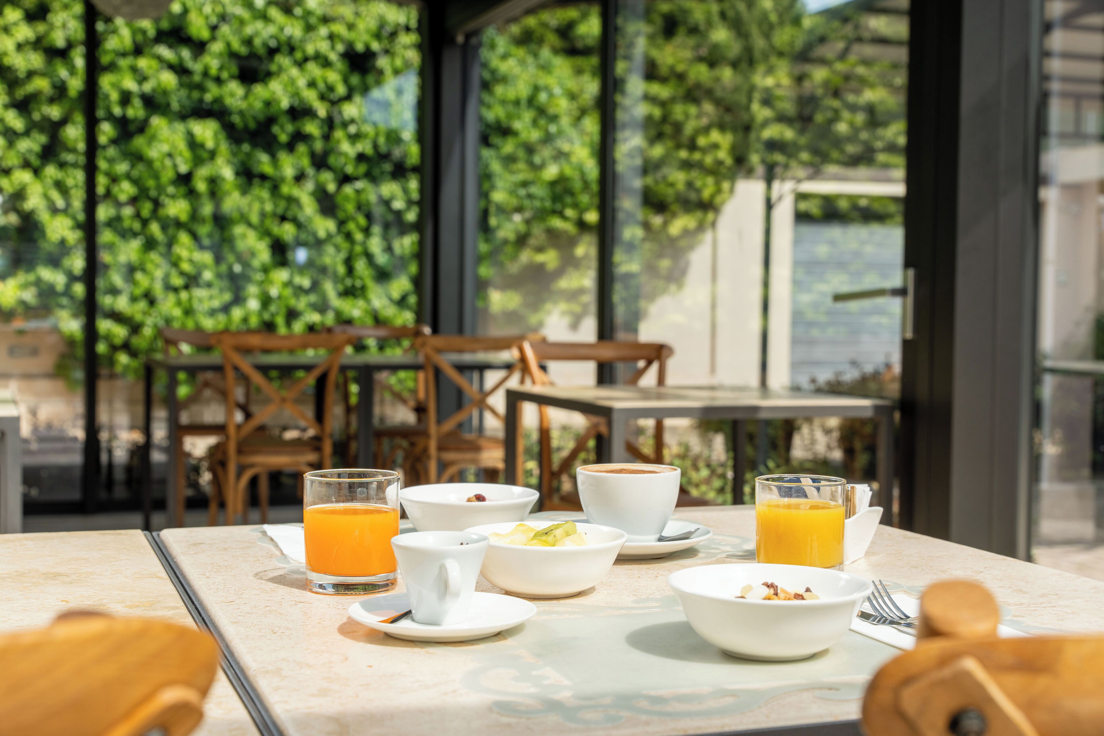 Free daily continental breakfast