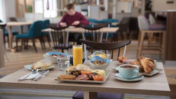 Free daily buffet breakfast