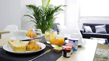 Desayuno buffet todos los días (EUR 12 por persona)