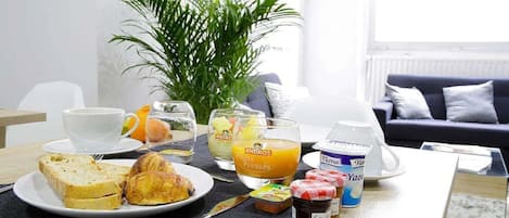 PÀivittÀinen buffetaamiainen (12 EUR per henkilö)