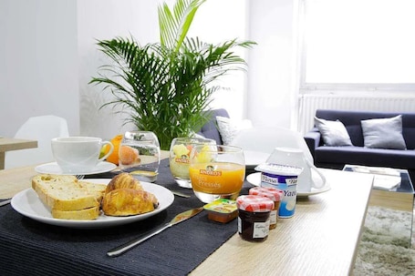 Desayuno buffet diario (EUR 12 por persona)