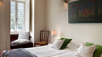 Minibar, blackout curtains, free WiFi, bed sheets