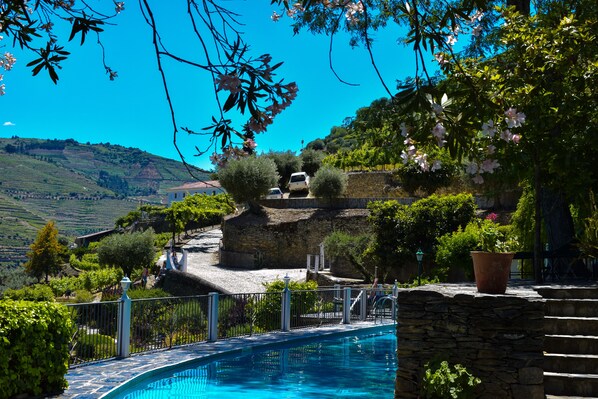 حمّام سباحة خارجي