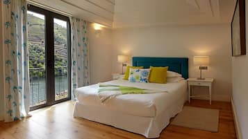 Suite | Minibar, cortinas opacas, wifi gratis y ropa de cama