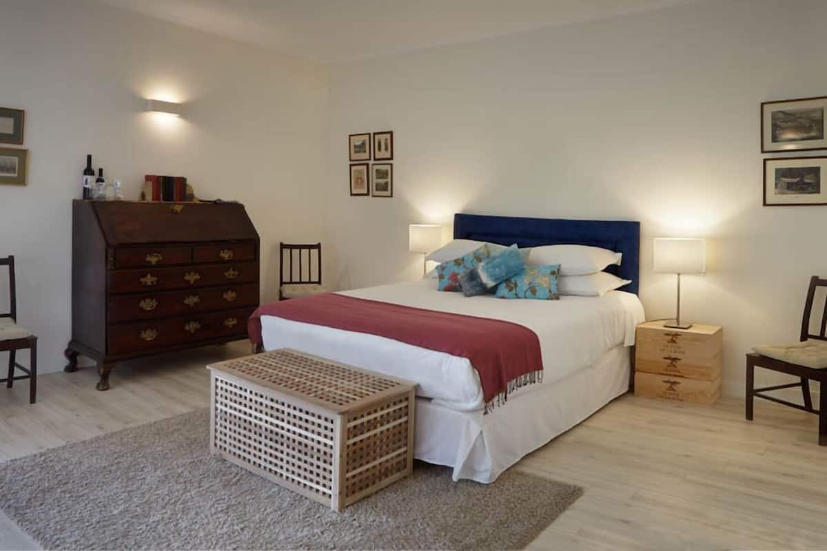 Deluxe Villa, 1 Queen Bed | Minibar, blackout drapes, WiFi (free), bed sheets
