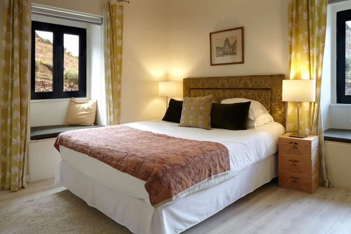 Superior Villa, 1 Queen Bed | Minibar, blackout drapes, WiFi (free), bed sheets