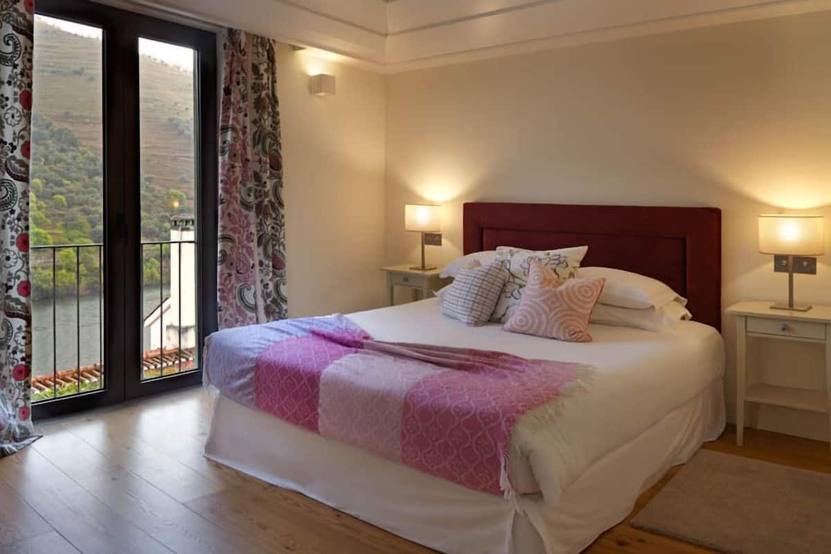 Suite | Minibar, blackout drapes, WiFi (free), bed sheets