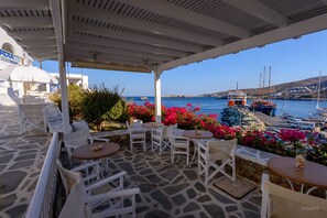 Daily buffet breakfast (EUR 10 per person) - Vardia Bay Studios (Folegandros)