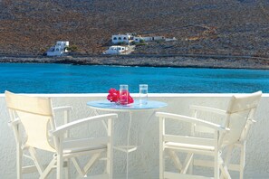 Superior Studio, Sea View | In-room safe, soundproofing, free WiFi, bed sheets - Vardia Bay Studios (Folegandros)
