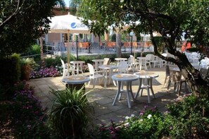 2 restaurants, breakfast, lunch, dinner served; Mediterranean cuisine 