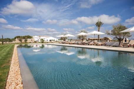 Outdoor pool, pool umbrellas, sun loungers